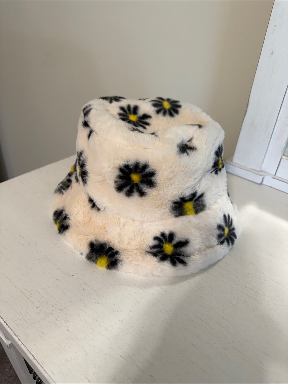 Daisy Hat / Women’s Cozy Faux Sherpa Fur Bucket Hat / Cream with Yellow Daisies